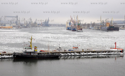 Zima w gdynskim porcie. Nz. holownik Herakles

17.02.2012

Fot....