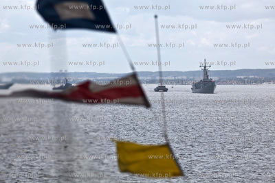 Parada wszystkich najwazniejszych klas okretow bedacych...