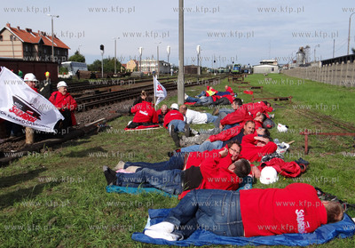 Braniewo. Grupa gornikow ze Slaska zablokowala pociagi...
