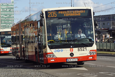 Gdańsk, Podwale Grodzkie.  Autmobus miejski marki...