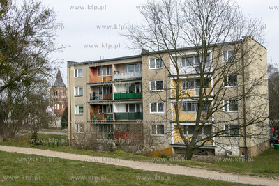 Blok przy ulicy Ogrodowej w Pruszczu Gdańskim. Na...
