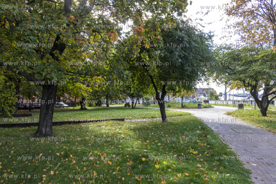 Skwer im. Ignacego Daszyńskiego położony pomiędzy...