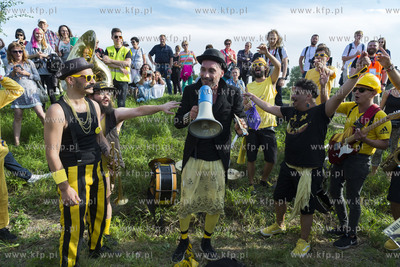 Gdańsk. Festiwal teatrów Ulicznych FETA. Always Drinking...