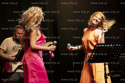 Centrum Św. Jana. Świętojańskie świętowanie /...