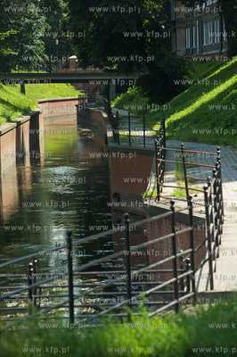 Kanal Raduni w okolicy Bieskupiej Gorki w Gdansku.
10.07.2009
fot....
