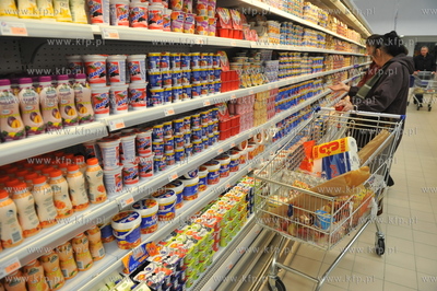 Oficjalne otwarcie dla klientow centrum handlowego...