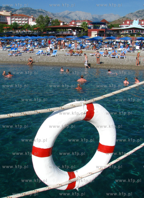 Plaza przy hotelu Sailors Beach Club w Kiris, turystycznej...