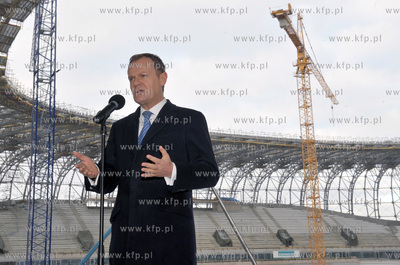 Konferencja prasowa premiera Donalda Tuska na stadionie...