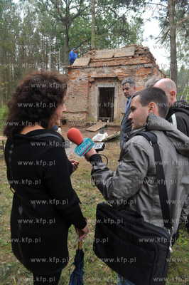 Renowacja grobowca Gralathow w Sulminie gmina Zukowo...