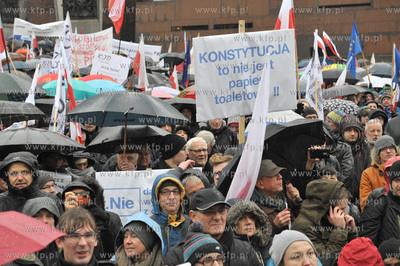 Manifestacja w obronie demokracji zorganizowana na...