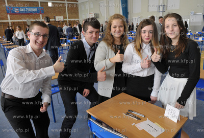 Zukowo. Gimnazjum nr 2. Drugi dzien egzaminu gimnazjalnego,...