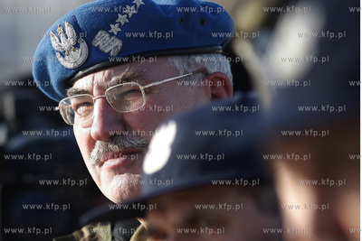 Gdynia Oksywie. Port Wojenny. ORP Bielik wraca z Morza...