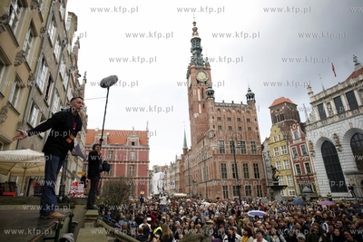 Gdansk. Ul. Dlugi Targ. Happening Pierwszy Zjazd Hamletów...