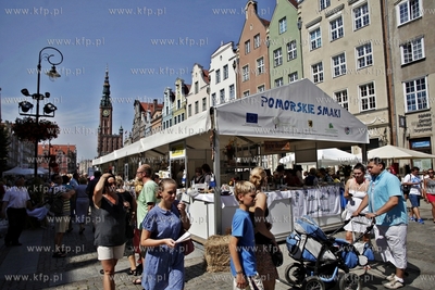 Gdansk, Dlugi Targ. Pomorskie smaki to pokazy przyrzadania...