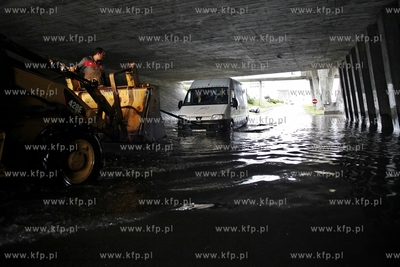 Gdansk Zaspa. Zalany przejazd pod wiaduktem na Al....
