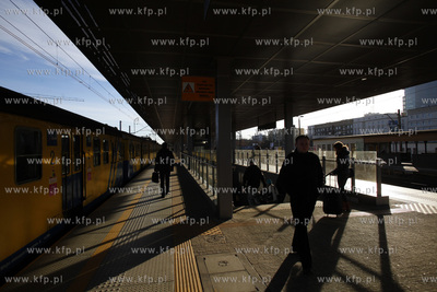 Peron kolejki SKM Gdansk Wrzeszcz. 29.11.2013 fot....