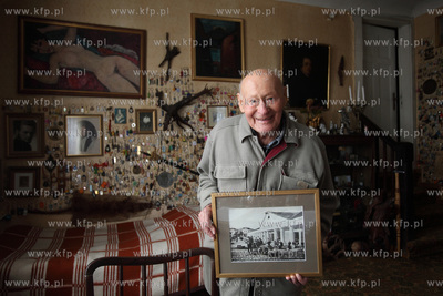 Jerzy Dybicki (ur. 19 lipca 1923 w Baranowiczach) -...