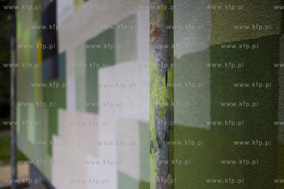 Gdańsk Zaspa.  Na scianie bloku przy ul. Skarzyńskiego...