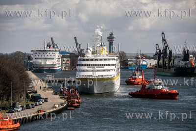 Statek wycieczkowy Hamburg wpływa do gdańskiego portu
10.04.2022
fot....