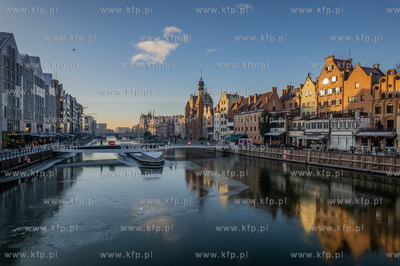 Gdańsk. Motława, Wyspa Spichrzów.
09.01.2026
fot....