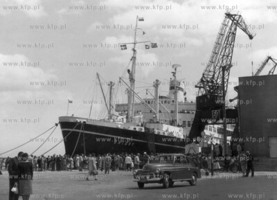 Polski transatlantyk Batory w porcie gdynskim przy...