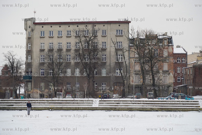 Wędkarstwo podlodowe w Gdańsku na skutej lodem Motławie...