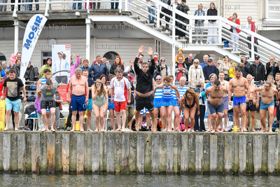 Charytatywny skok z sopockiego molo. Nz. Magdalena...