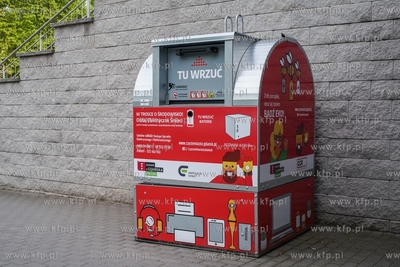 Gdańsk, ul. Norblina. Pojemnik do selektywnej zbiórki...