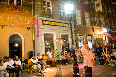 Gdansk. Ul Dluga. Teatr w Oknie. Festiwal Szekspirowski....