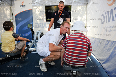 Gdynia. Bulwar nadmorski. Festyn PGNiG Bezpiecznie...