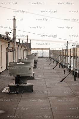 Gdansk. Zaspa. Dach wiezowca na ulicy Pilotow 8.
25.08.2011
fot....