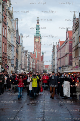 Gdanska Droga Krzyzowa, organizowana przez ojcow dominikanow.
30.03.2012
fot....