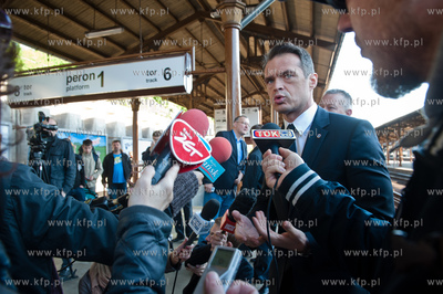 Gdansk. Peron Dworca Glownego PKP. Briefing  prasowy...