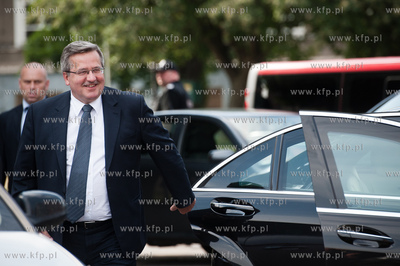 Gdansk. Prezydent RP Bronislaw Komorowski, ktory przyjechal...