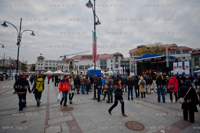 Plac Przyjaciol Sopotu. Sopot Ulica Artystow. Koncert...
