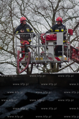 Gdansk. Oliwa. Dogaszanie i ogledziny dachu zabytkowego...