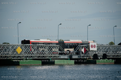 Gdansk. Sobieszewo. Odremontowany most pontonowy. 06.05.2014...