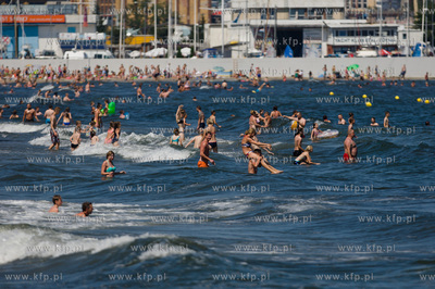 Gdynia. Upalny, sloneczny, wakacyjny dzien na plazy...
