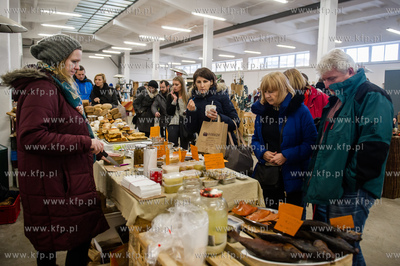 Gdansk. Hala postoczniowa przy ul. Doki 1. BioBazar...