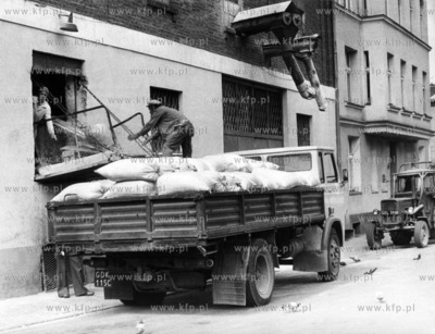Mlyn zbozowy na ul. Tartacznej w Gdansku. Na poczatku...