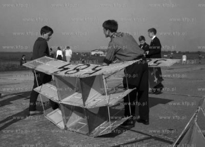 XI Zawody Jesienne Latawców na płycie lotniska w...