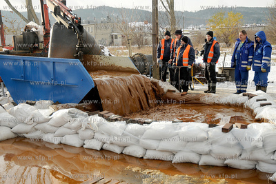 Czyszczonie sieci wodociagowej na odcinku od Stacji...