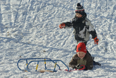 Gdansk-Suchanino. Zimowe szalenstwo na sankach.
Nz....