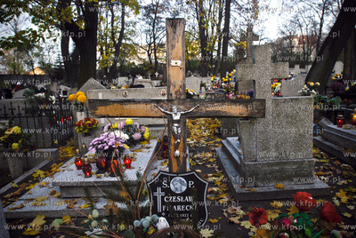 Swieto Zmarlych - cmentarz  przy ulicy Anteczaka, parafia...