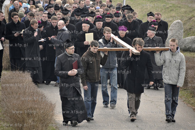 Droga krzyzowa na Gorze Jana Pawla II w Pelplinie pod...