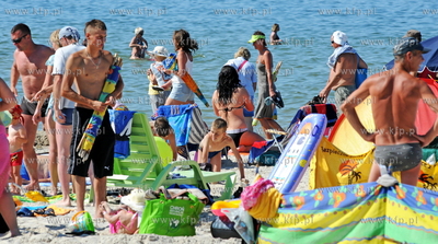 Gorace klimaty na plazy w Kolobrzegu.
11.07.2010
fot....