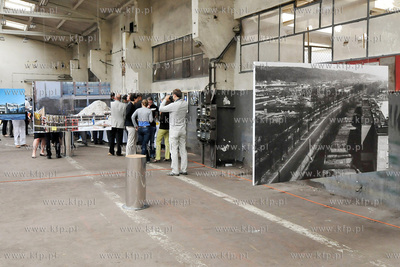 Hale dawnej zajezdni autobusowej w Gdyni. Uroczyste...