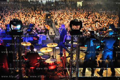 Kilka tysiecy fanow zgromadzil koncert zespolu KULT...