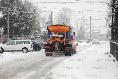 Rumi. Powrocila zima - plugo - piasakrka na ul. Koscielnej
14.01.2011
Fot....