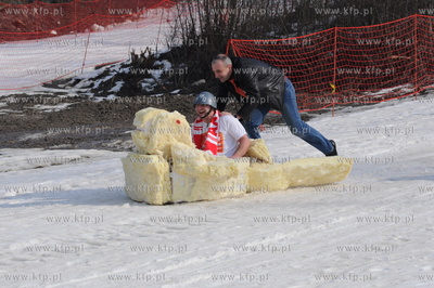 Zawody Zjazdu Na Byle Czym - rodzinna impreza na stoku...